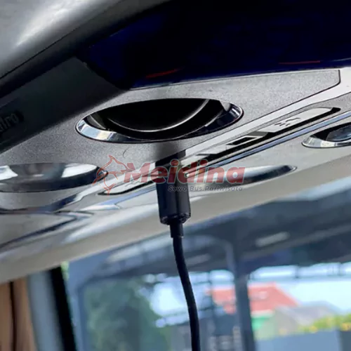fasilitas bus - charging port